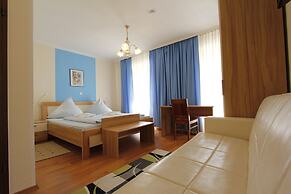 Hotel Restaurant Adria - Stuben
