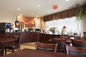 Days Inn & Suites by Wyndham Langley