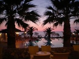 OASIS HOTEL KYPARISSIA
