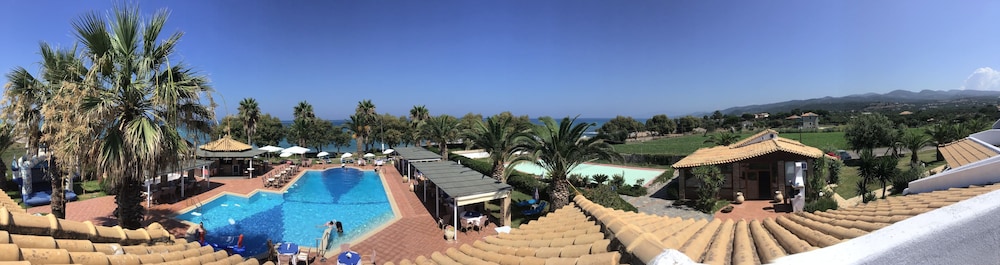 OASIS HOTEL KYPARISSIA