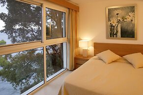 Cape Kanapitsa Hotel & Suites