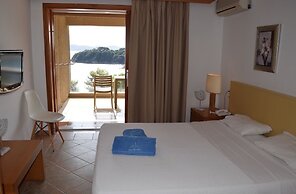 Cape Kanapitsa Hotel & Suites