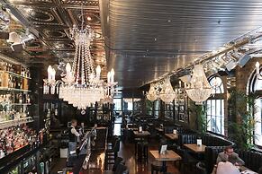 Angel's Share Hotel