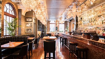 Angel's Share Hotel