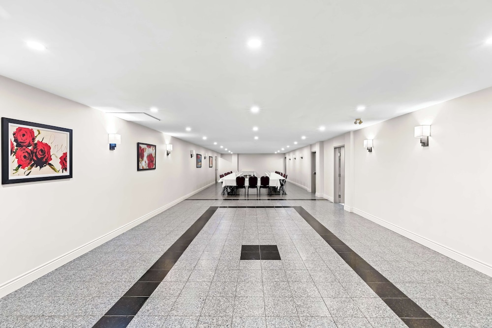 Best Western Plus Montreal East