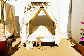 Coral Suites & Spa