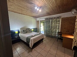 Airport Bird & Game Lodge