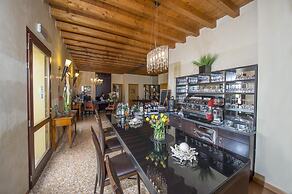 Hotel Venice Resort Airport