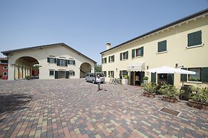 Hotel Venice Resort Airport