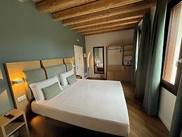 Hotel Venice Resort Airport