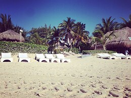 Acamaya Reef Cabanas - Caravan Park