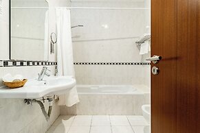 La Fontaine Hotel