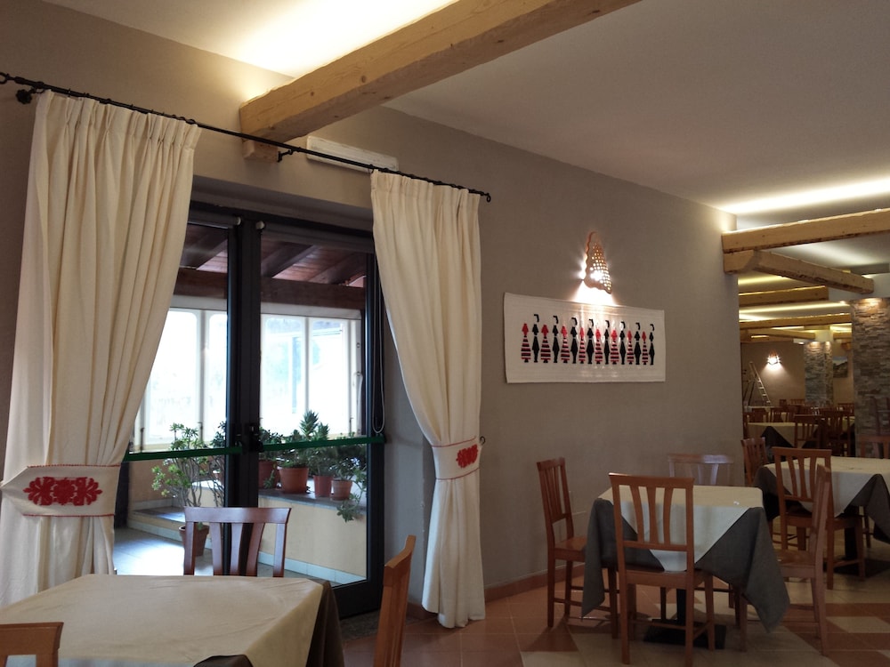 Pausania Inn
