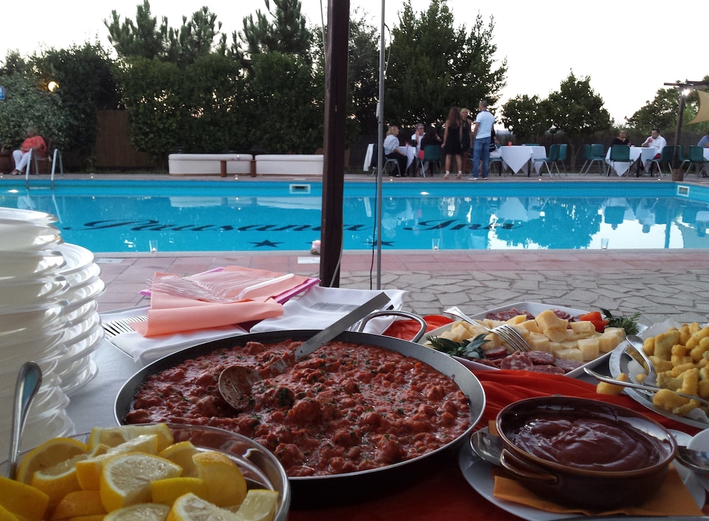 Pausania Inn