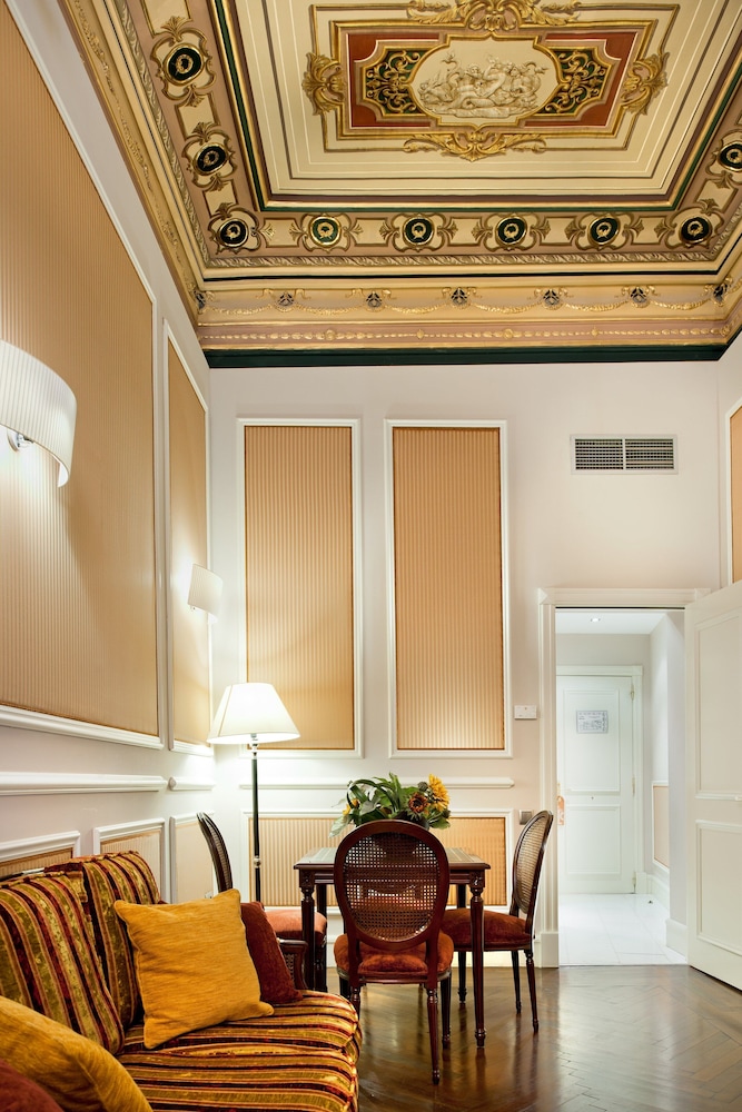 Catalonia Las Cortes Hotel
