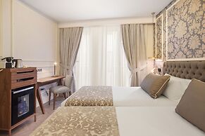 Catalonia Las Cortes Hotel