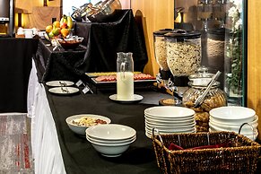 The Quadrant Hotel & Suites