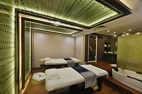Radisson Blu Dhaka Water Garden