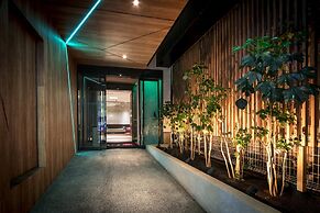 the b akasaka-mitsuke
