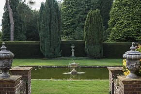 Barnett Hill - Luxury Hotel