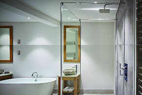Barnett Hill - Luxury Hotel