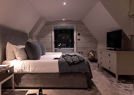 Barnett Hill - Luxury Hotel