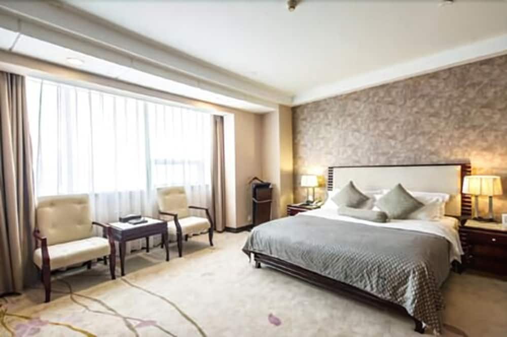Hongyi Hotel Wuhan University