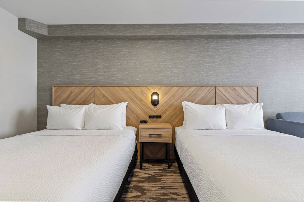 Sandman Hotels & Suites Calgary West
