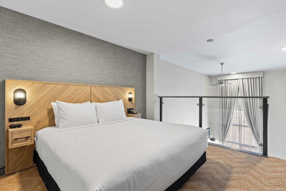 Sandman Hotels & Suites Calgary West