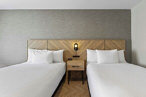 Sandman Hotels & Suites Calgary West