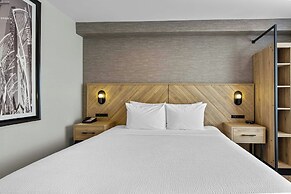 Sandman Hotels & Suites Calgary West