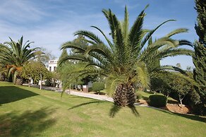 Colina Village