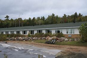 Carolyn Beach Inn & Restaurant