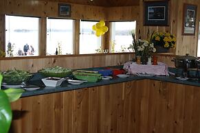 Carolyn Beach Inn & Restaurant