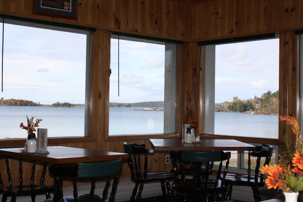 Carolyn Beach Inn & Restaurant