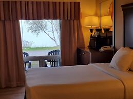 Carolyn Beach Inn & Restaurant