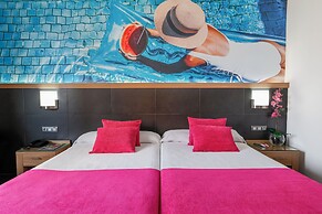 Flash Hotel – Adults recommended