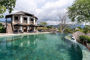 Aana Resort & Spa
