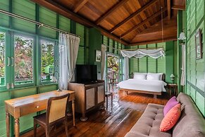 Aana Resort & Spa