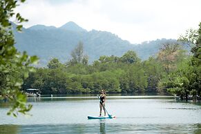 Aana Resort & Spa