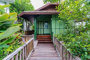 Aana Resort & Spa