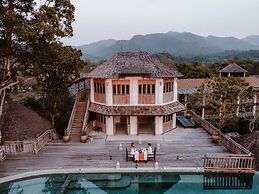 Aana Resort & Spa