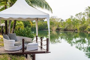 Aana Resort & Spa