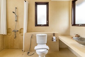Aana Resort & Spa