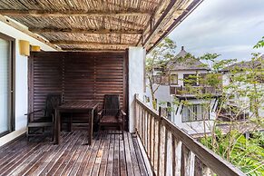 Aana Resort & Spa