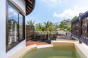 Aana Resort & Spa