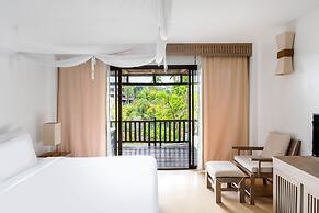 Aana Resort & Spa