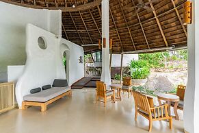 Aana Resort & Spa