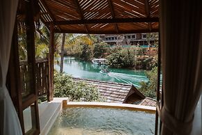 Aana Resort & Spa