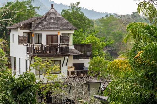 Aana Resort & Spa